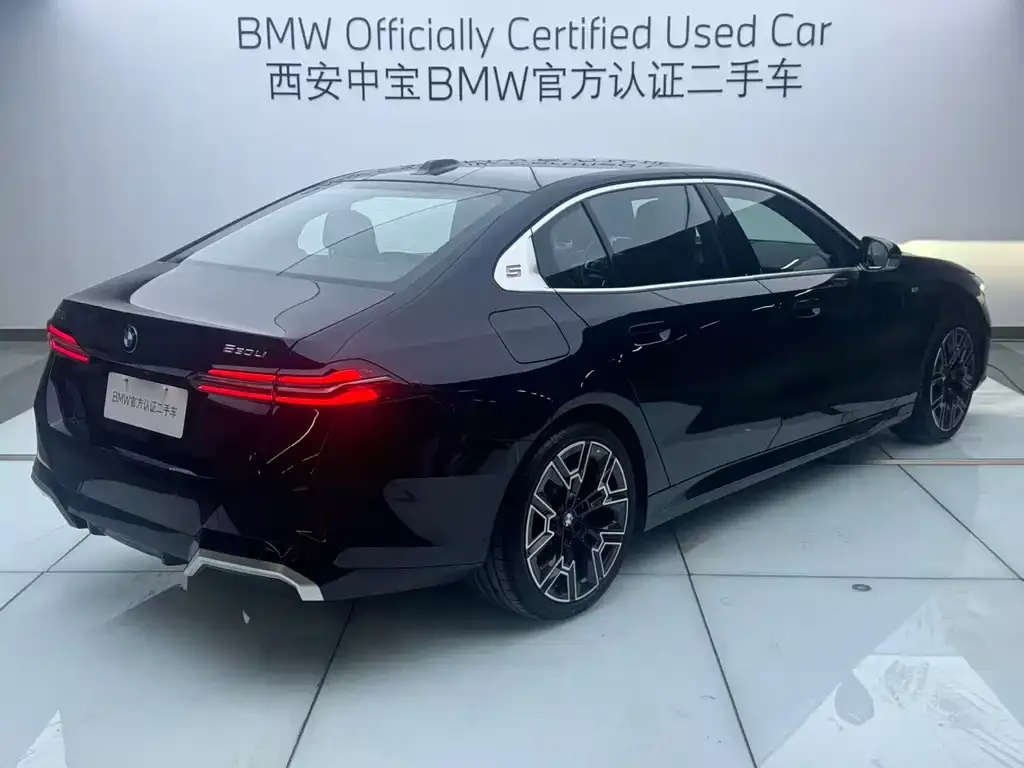 BMW 5 Series 2025 из CN, фото 5