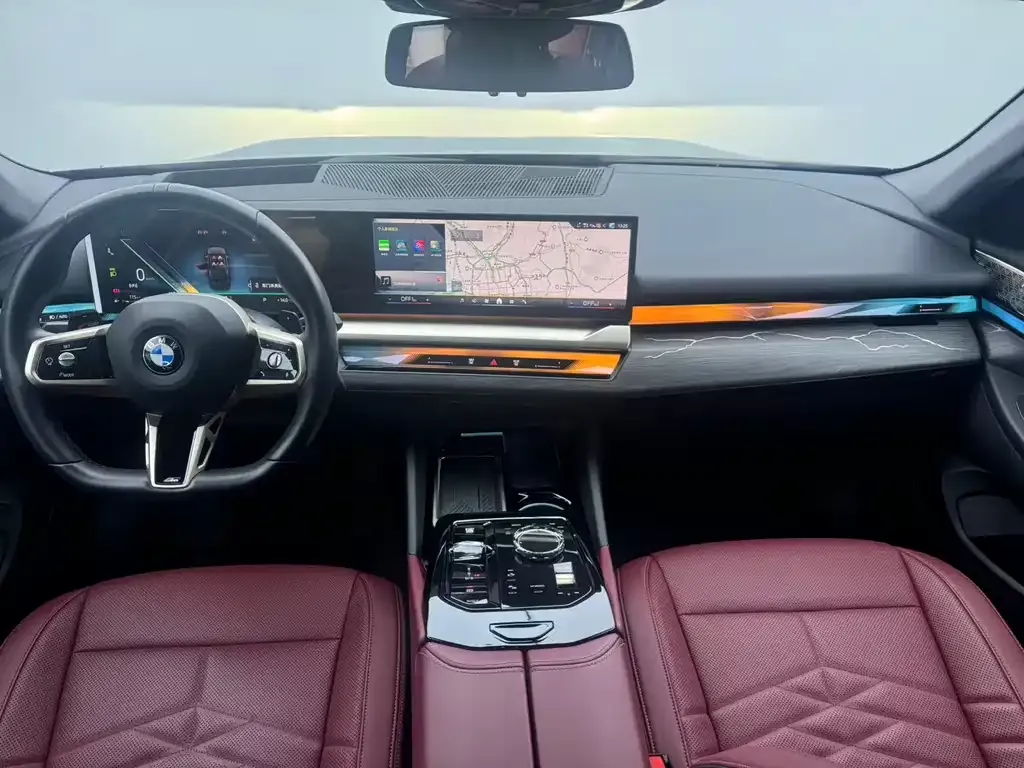 BMW 5 Series 2025 из CN, фото 8
