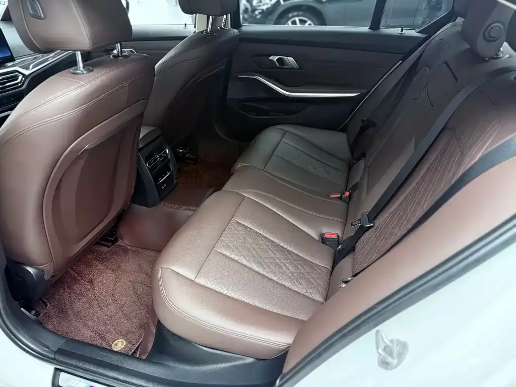 BMW 3 Series 2023 из CN, фото 8