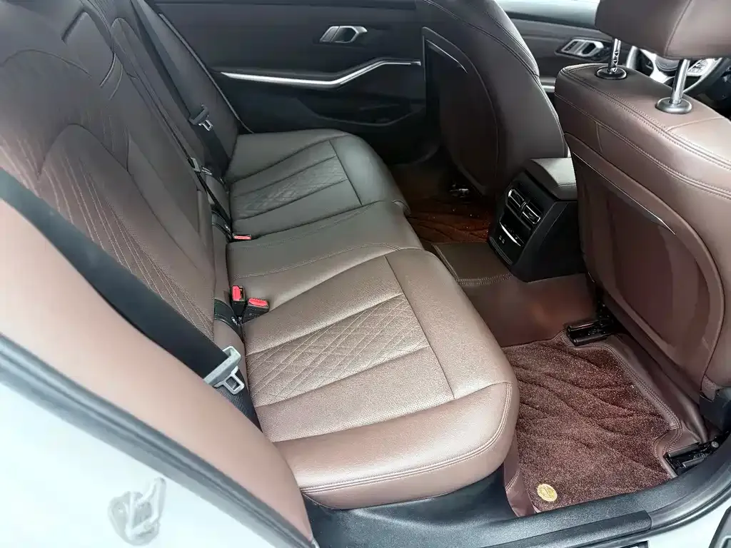 BMW 3 Series 2023 из CN, фото 10