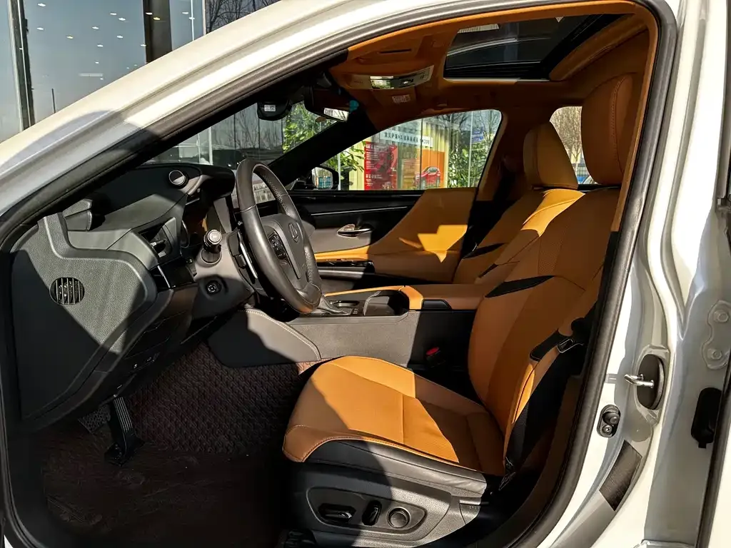 Lexus ES 2023 из CN, фото 2