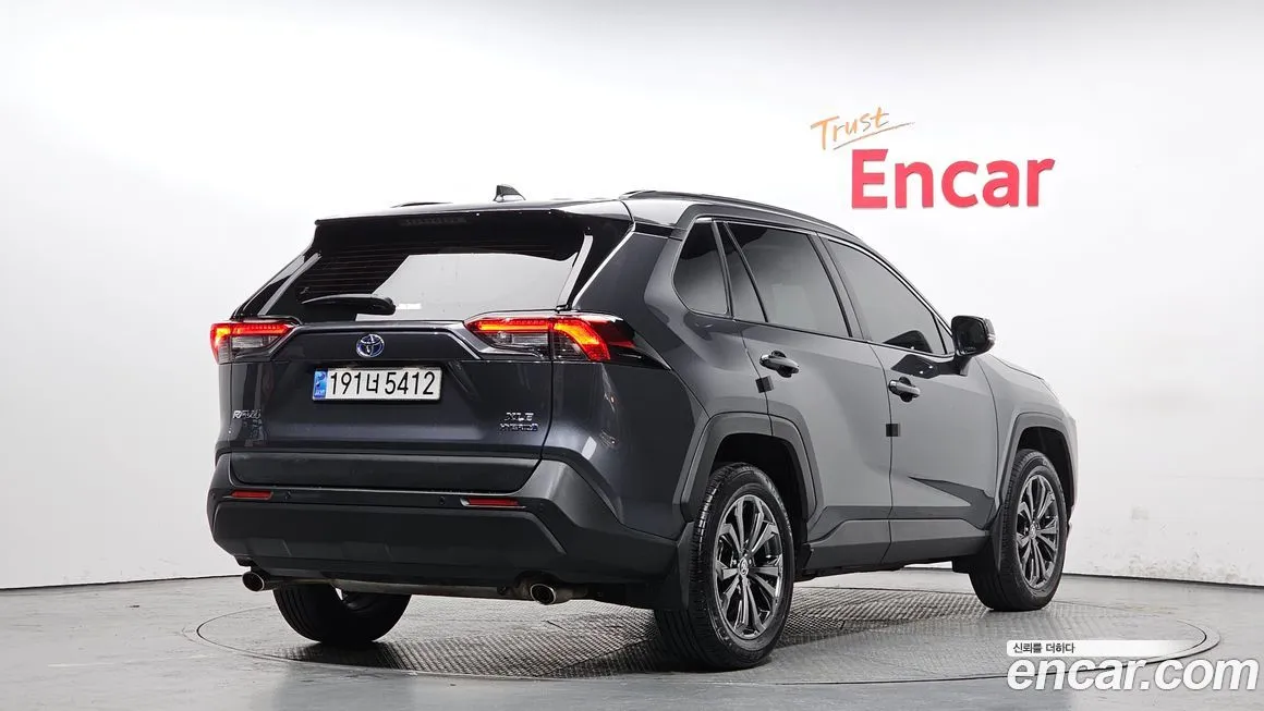 Toyota RAV4 — фото 4