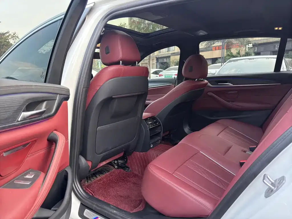 BMW 5 Series 2022 из CN, фото 5