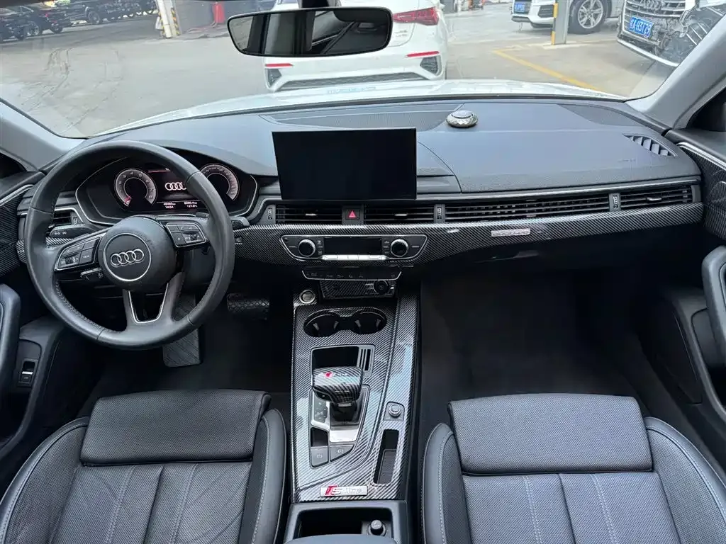 Audi A4L 2021 из CN, фото 8