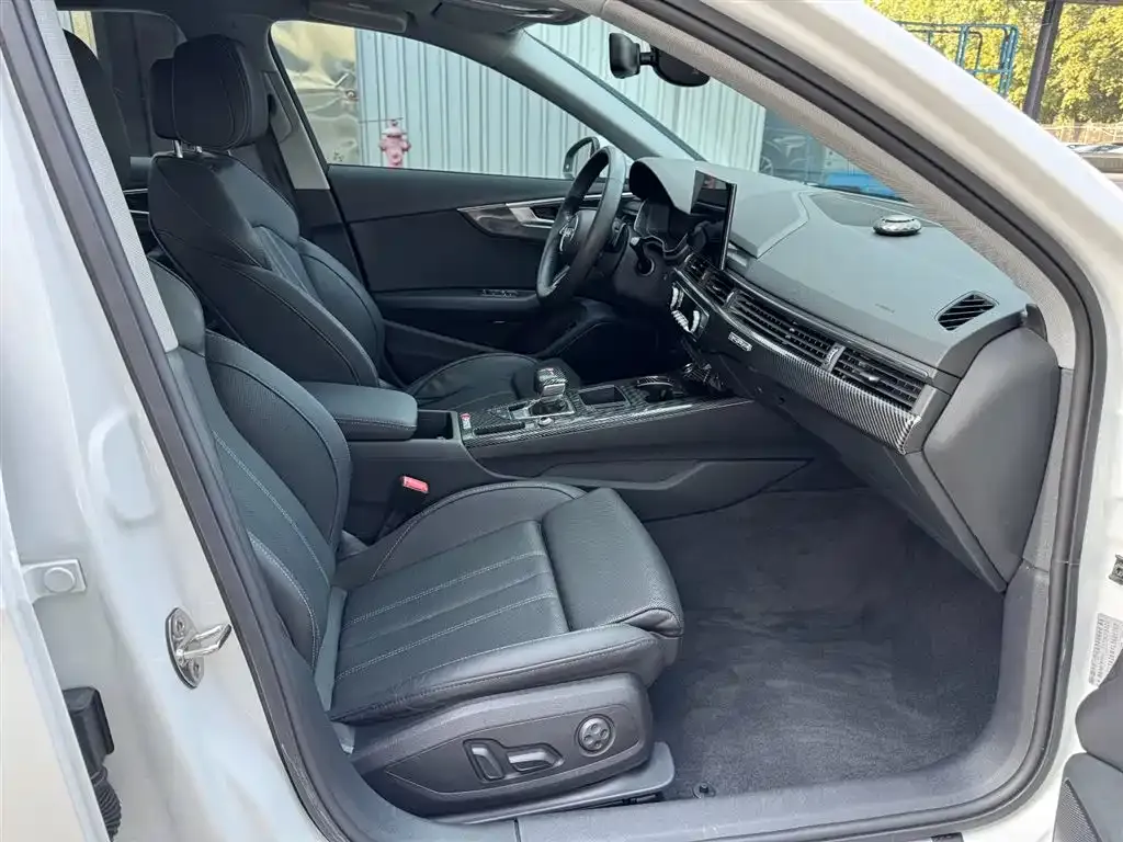 Audi A4L 2021 из CN, фото 7