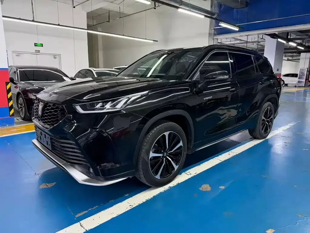 Toyota Crown Kluger 2023 из CN, фото 6