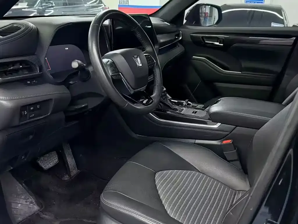 Toyota Crown Kluger 2023 из CN, фото 9