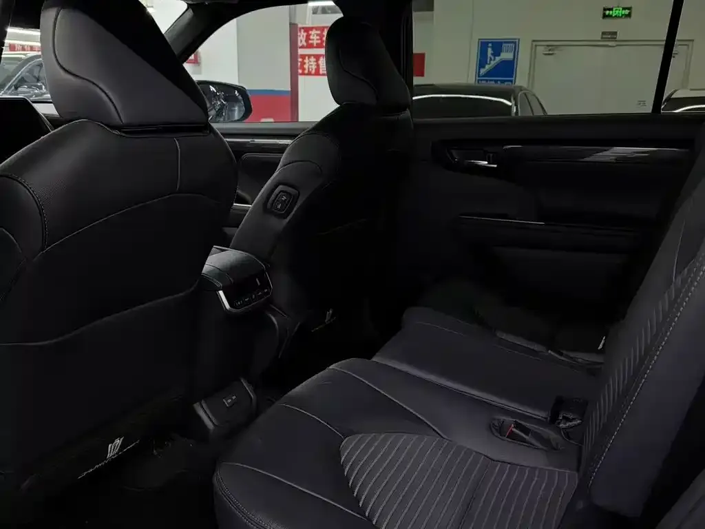 Toyota Crown Kluger 2023 из CN, фото 3