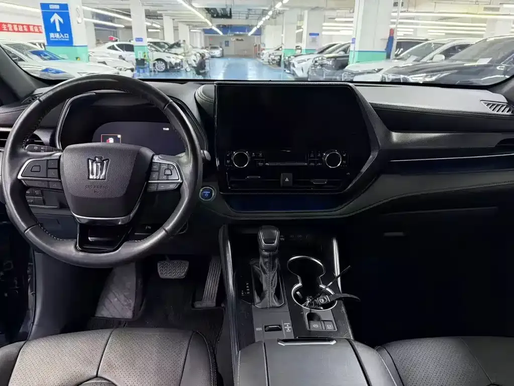Toyota Crown Kluger 2023 из CN, фото 5