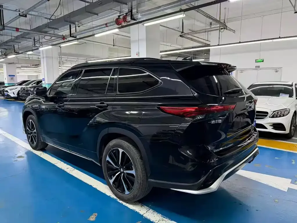 Toyota Crown Kluger 2023 из CN, фото 7