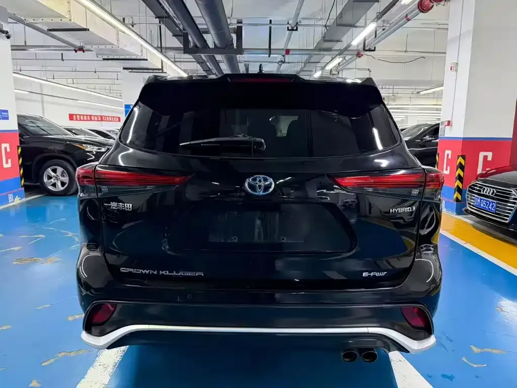 Toyota Crown Kluger 2023 из CN, фото 4