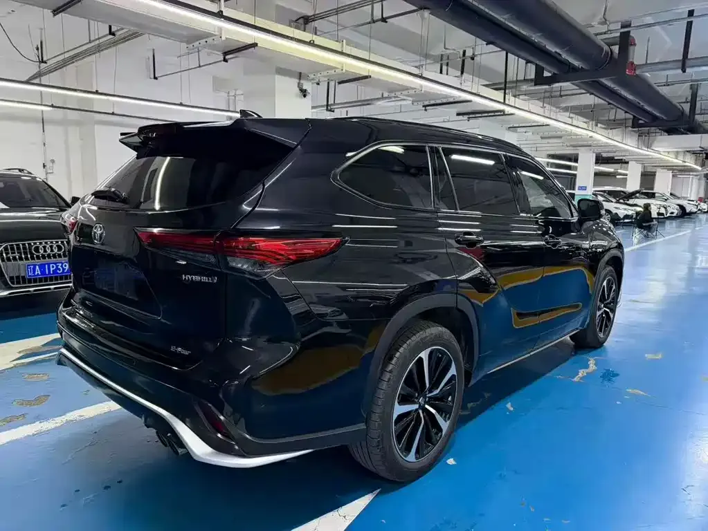 Toyota Crown Kluger 2023 из CN, фото 8