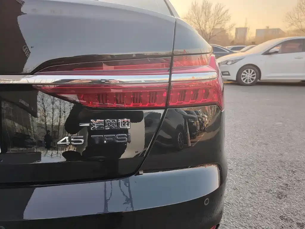 Audi A6L 2023 из CN, фото 6