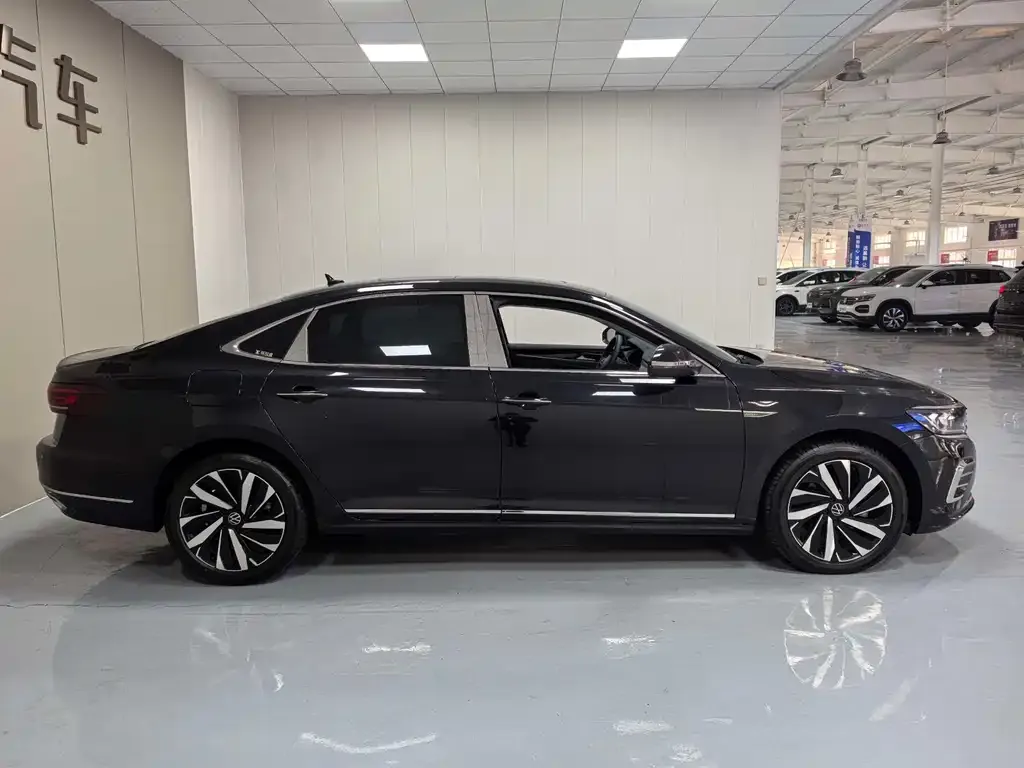 Volkswagen Passat 2023 из CN, фото 8