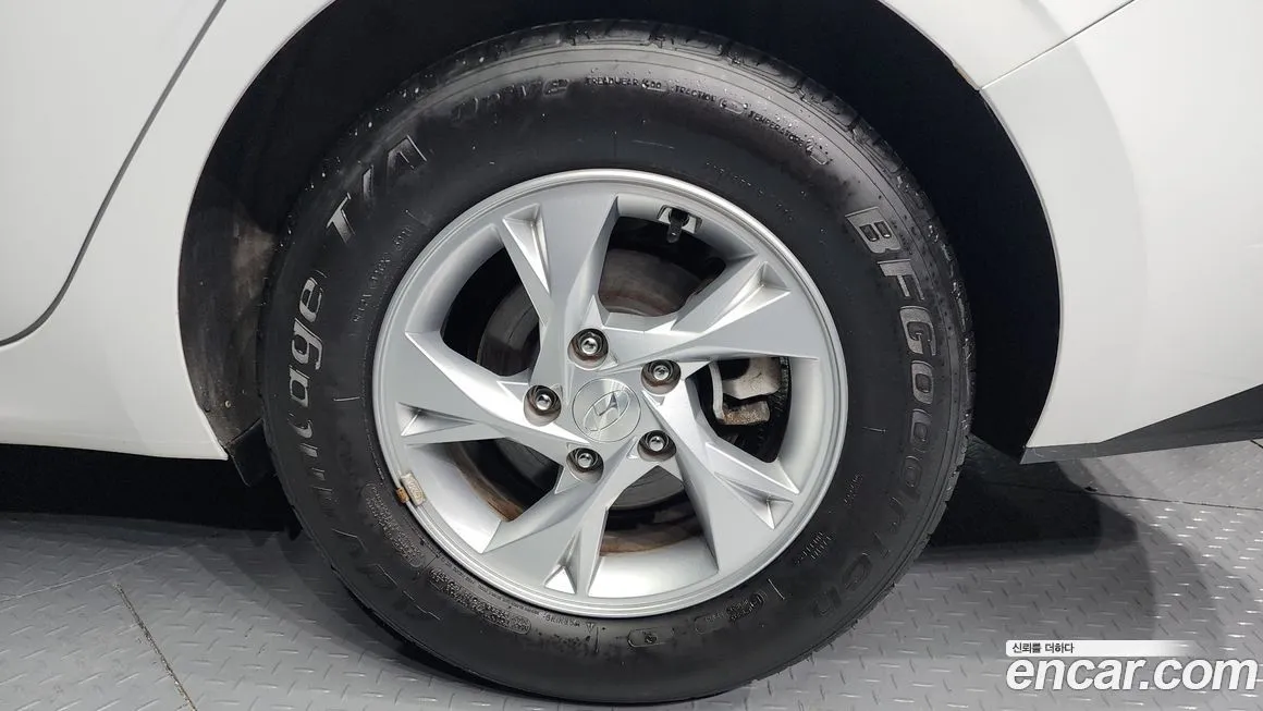 Hyundai AVANTE 2022 из KR, фото 2