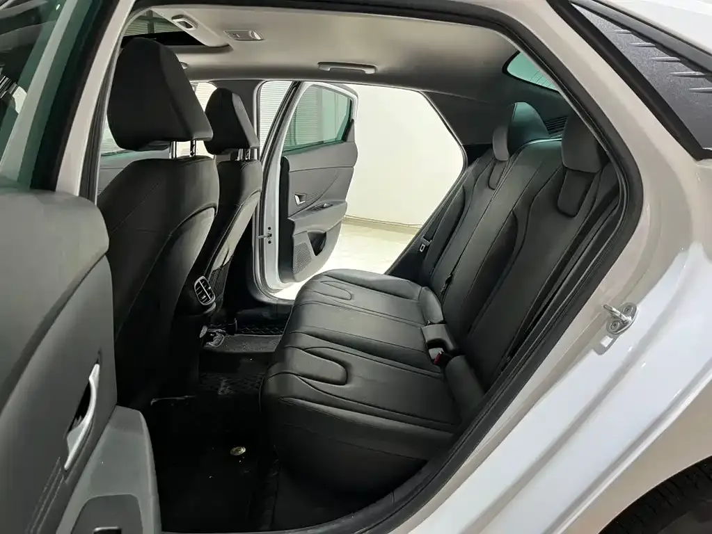 Hyundai Elantra 2022 из CN, фото 9