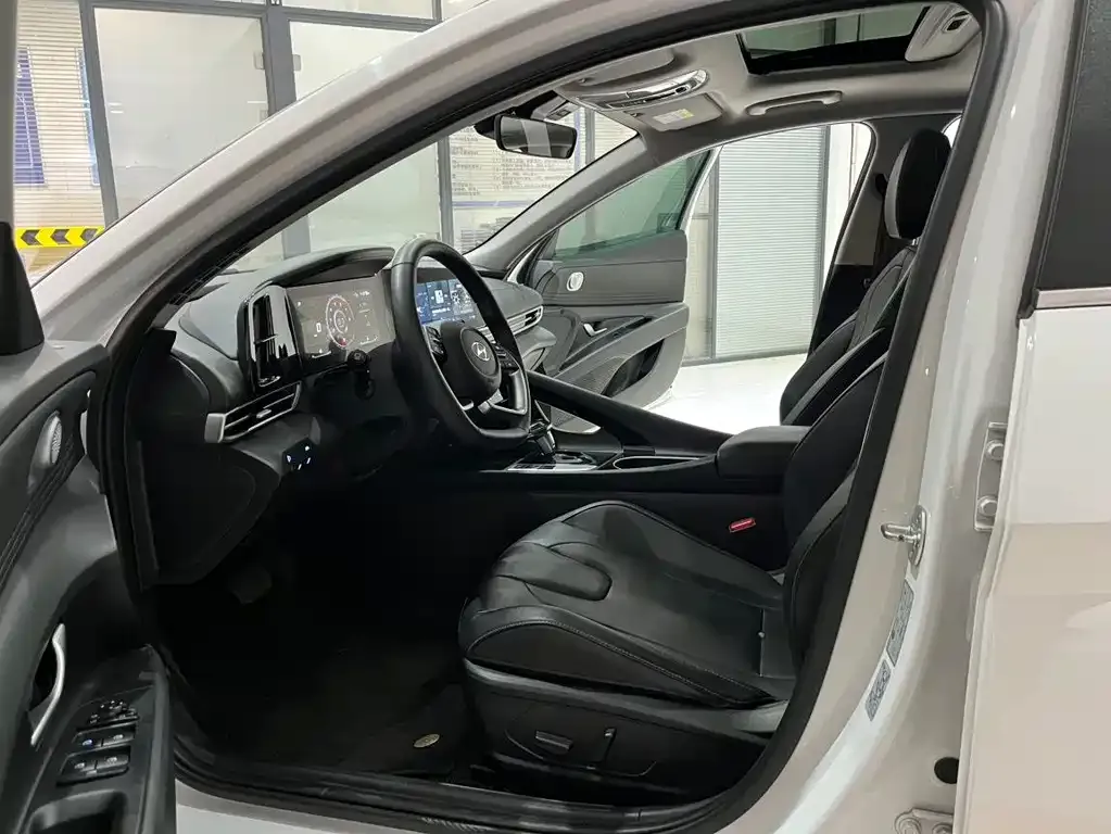 Hyundai Elantra 2022 из CN, фото 4