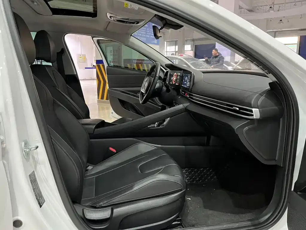 Hyundai Elantra 2022 из CN, фото 8