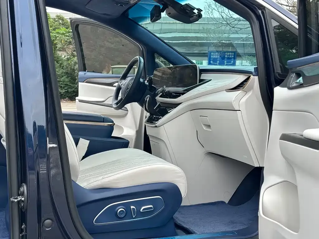 Buick GL8 2022 из CN, фото 3