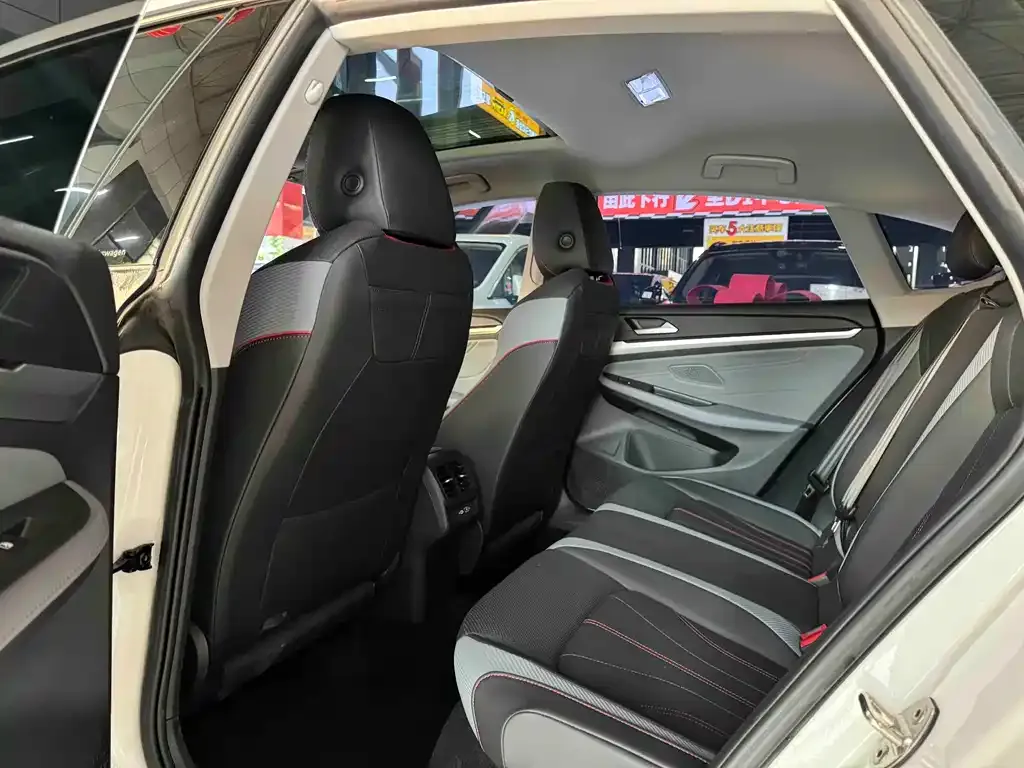 Volkswagen Lamando 2024 из CN, фото 9