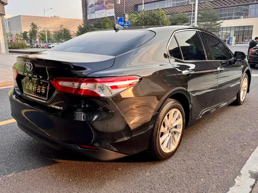 Toyota Camry 2023 из CN, фото 2