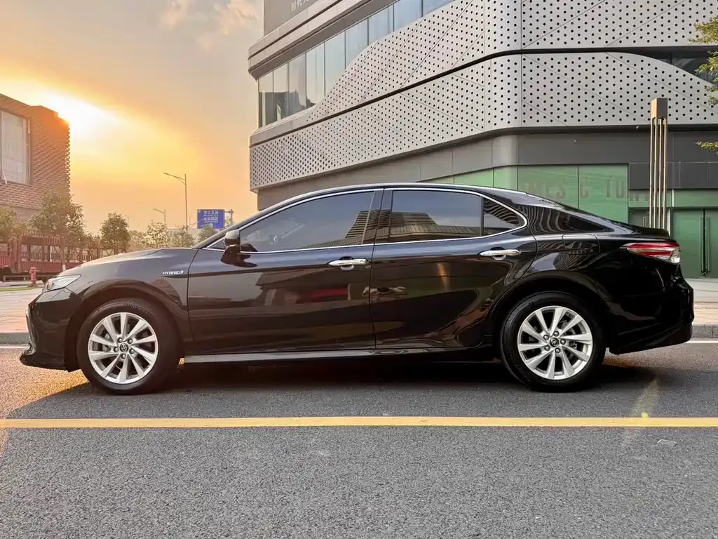 Toyota Camry 2023 из CN, фото 9