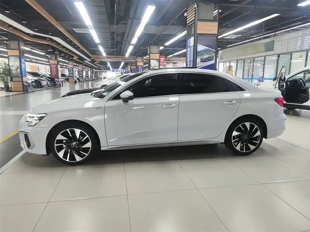 Audi A3 2023 из CN, фото 4