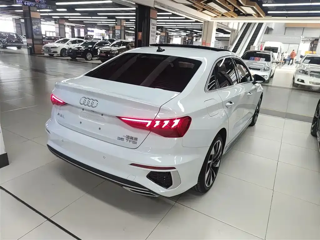 Audi A3 2023 из CN, фото 7