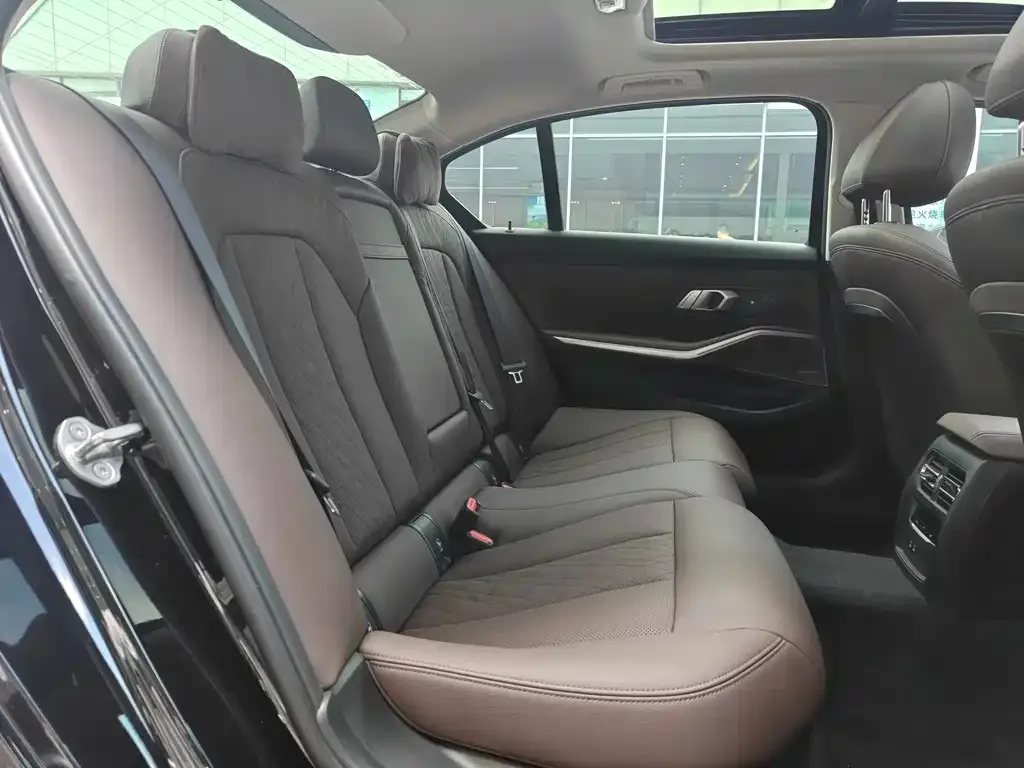 BMW 3 Series 2023 из CN, фото 2
