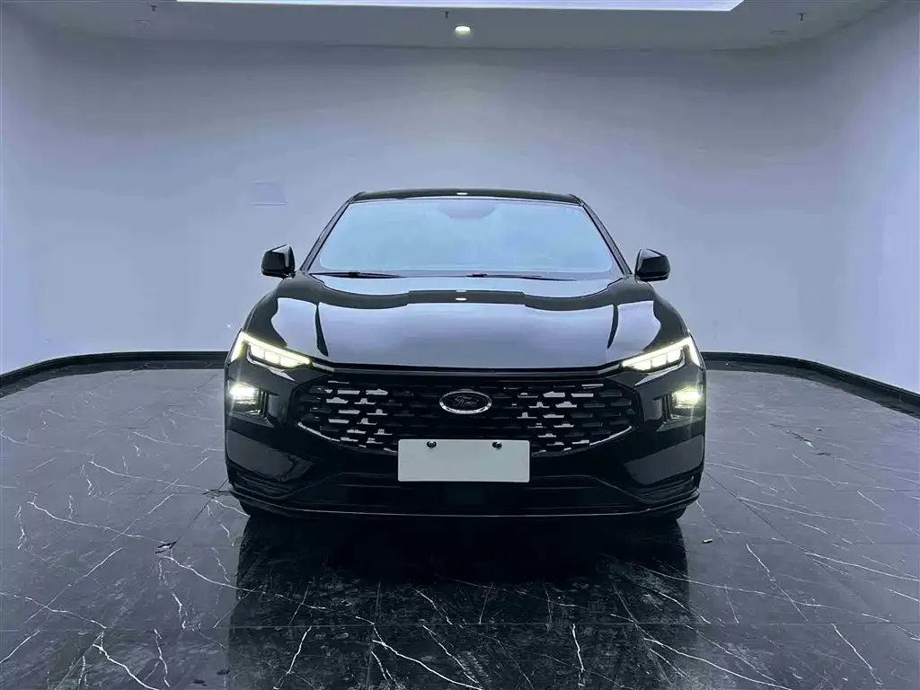 Ford Mondeo 2023 из CN, фото 2