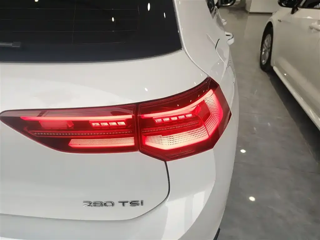 Volkswagen Golf 2023 из CN, фото 9