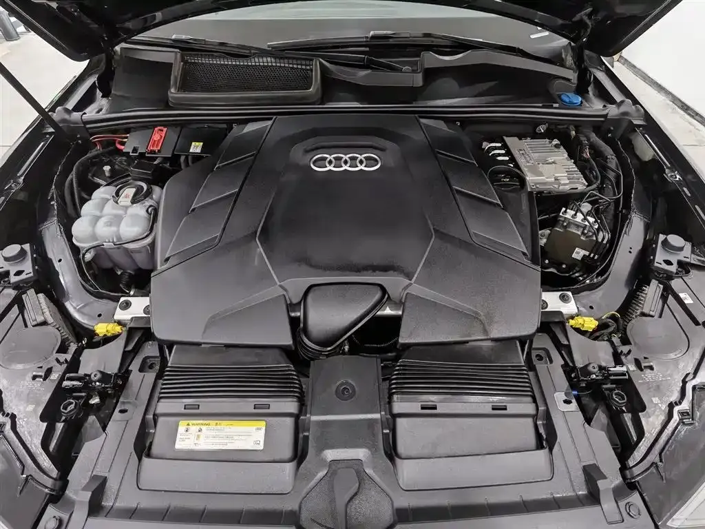 Audi Q7 2021 из CN, фото 6