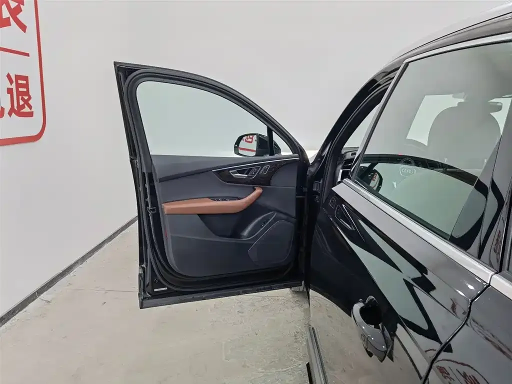 Audi Q7 2021 из CN, фото 5