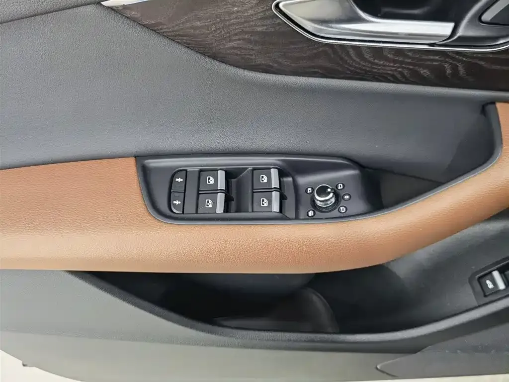 Audi Q7 2021 из CN, фото 8