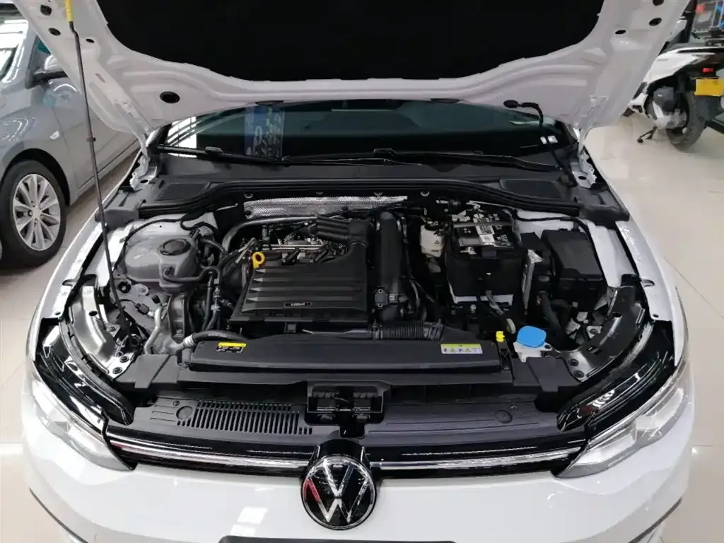 Volkswagen Golf 2024 из CN, фото 10
