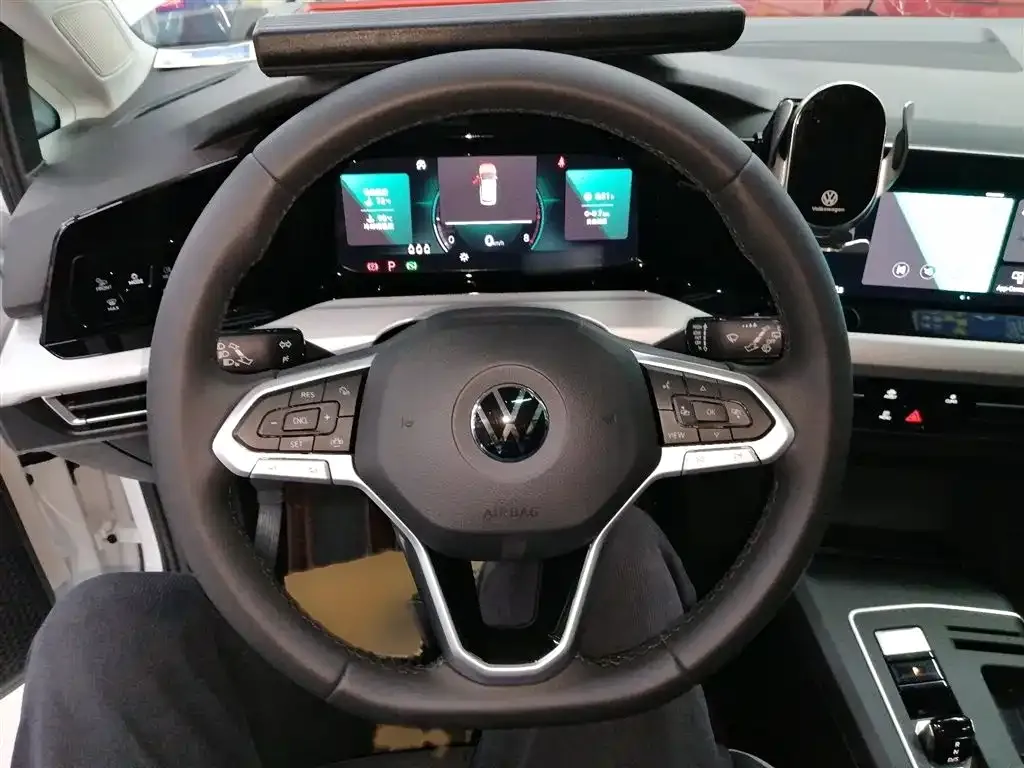 Volkswagen Golf 2024 из CN, фото 3