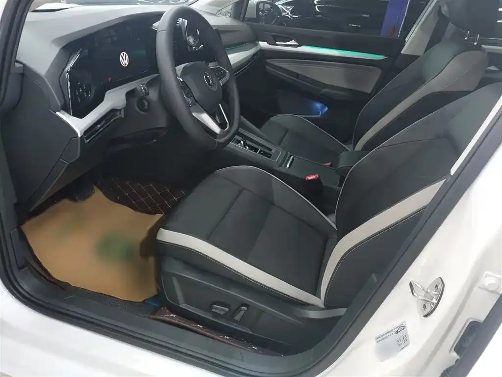 Volkswagen Golf 2024 из CN, фото 7