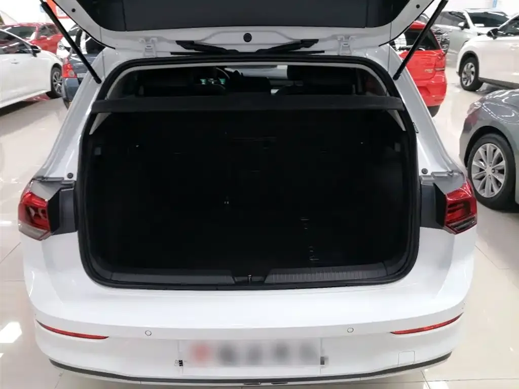 Volkswagen Golf 2024 из CN, фото 9