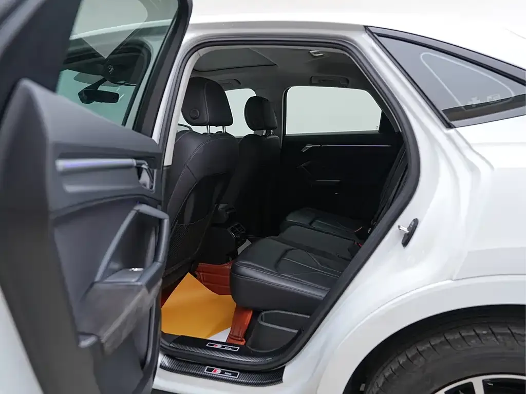 Audi Q3 Sportback 2023 из CN, фото 3