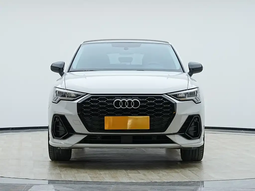 Audi Q3 Sportback 2023 из CN, фото 2