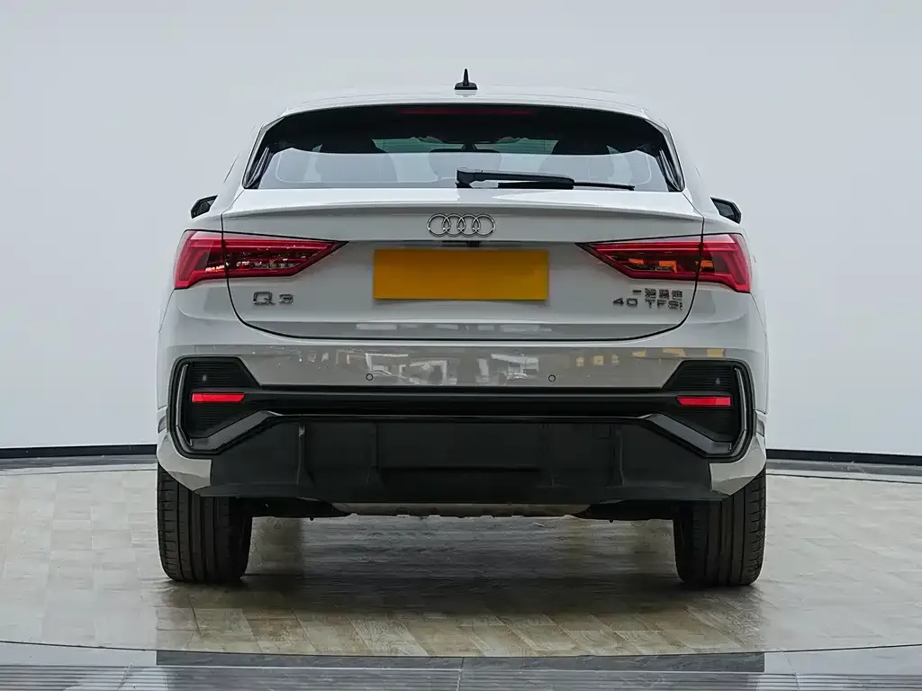 Audi Q3 Sportback 2023 из CN, фото 4