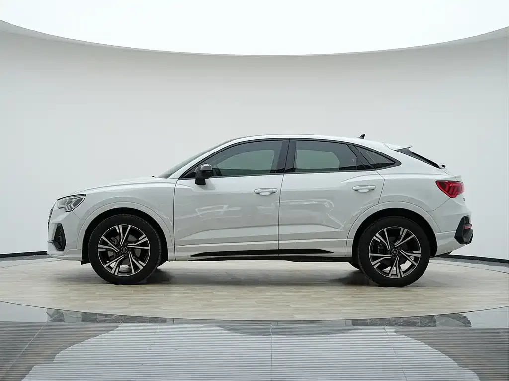 Audi Q3 Sportback 2023 из CN, фото 9