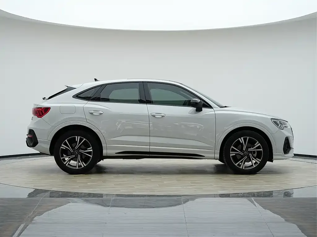 Audi Q3 Sportback 2023 из CN, фото 10