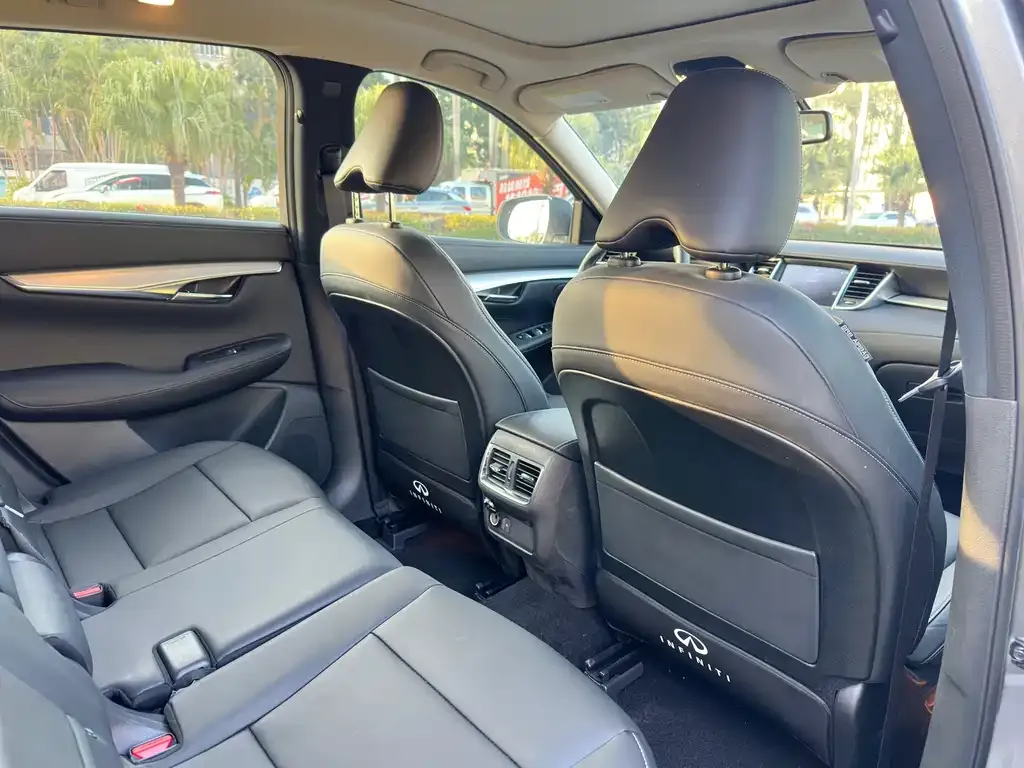 Infiniti QX50 2021 из CN, фото 2