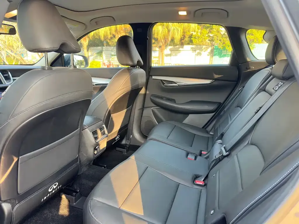Infiniti QX50 2021 из CN, фото 4