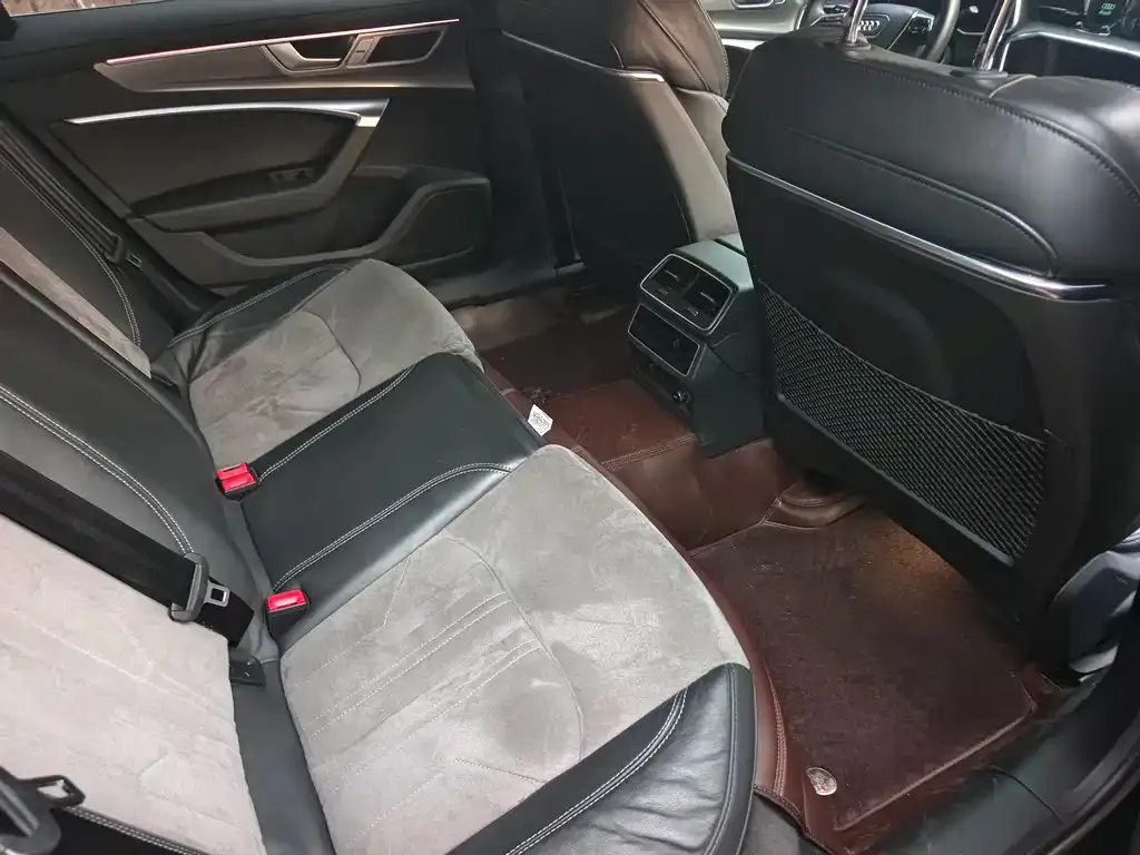 Audi A6L 2023 из CN, фото 5