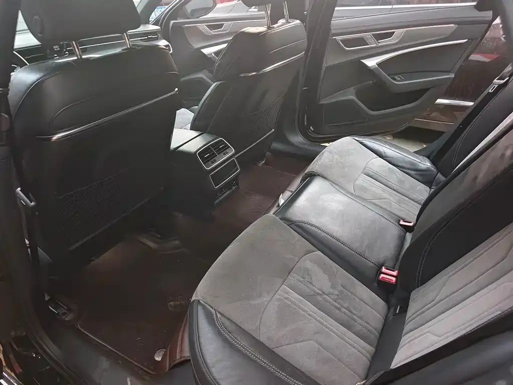Audi A6L 2023 из CN, фото 8