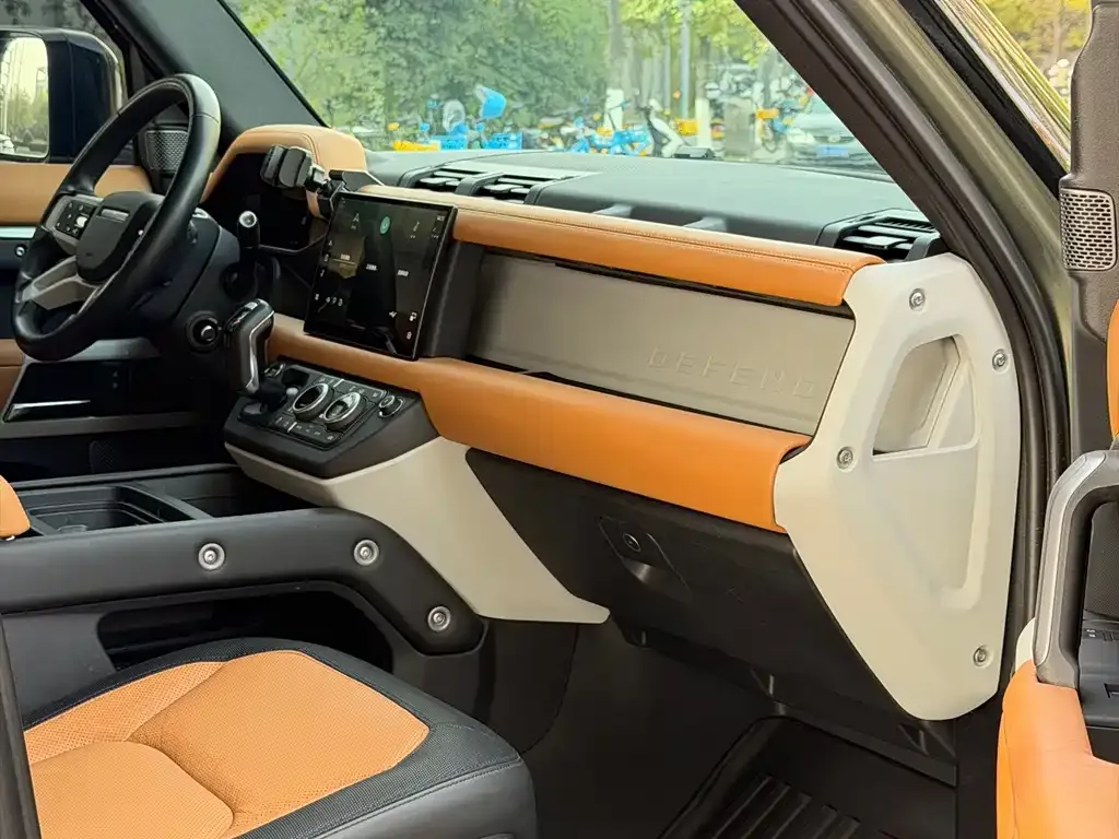 Land Rover Defender 2023 из CN, фото 2