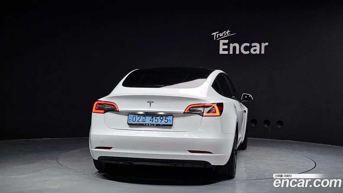 Tesla Model 3 — фото 4