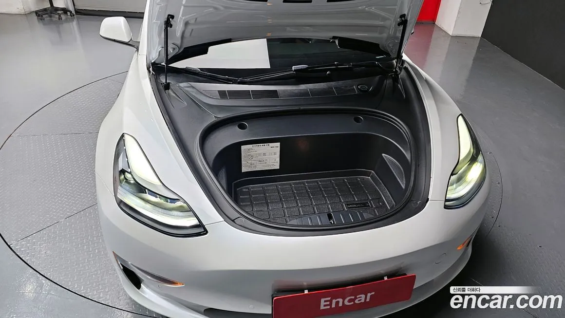 Tesla Model 3 — фото 9